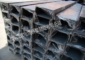 經(jīng)過(guò)噴塑的槽式電纜橋架